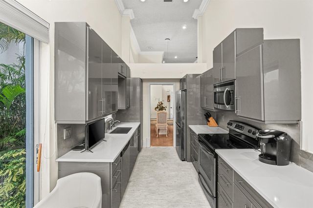 5246 Windsor Parke Drive, Boca Raton, FL 33496