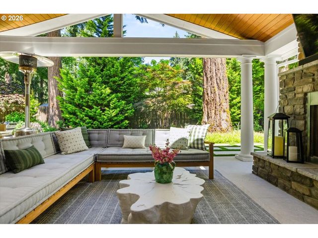 4105 UPPER Dr, Lake Oswego, OR 97035