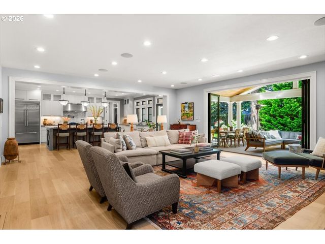 4105 UPPER Dr, Lake Oswego, OR 97035