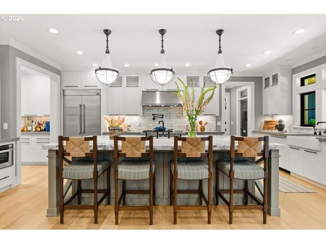4105 UPPER Dr, Lake Oswego, OR 97035