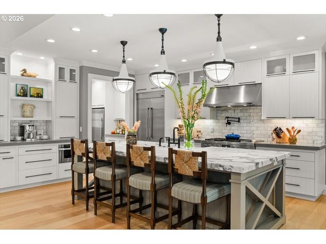 4105 UPPER Dr, Lake Oswego, OR 97035