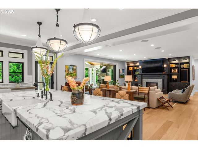4105 UPPER Dr, Lake Oswego, OR 97035