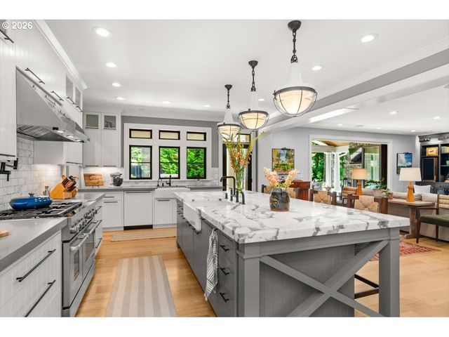 4105 UPPER Dr, Lake Oswego, OR 97035