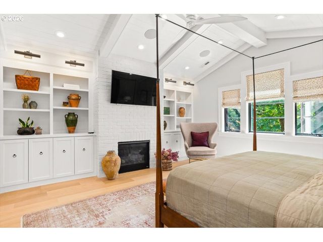 4105 UPPER Dr, Lake Oswego, OR 97035