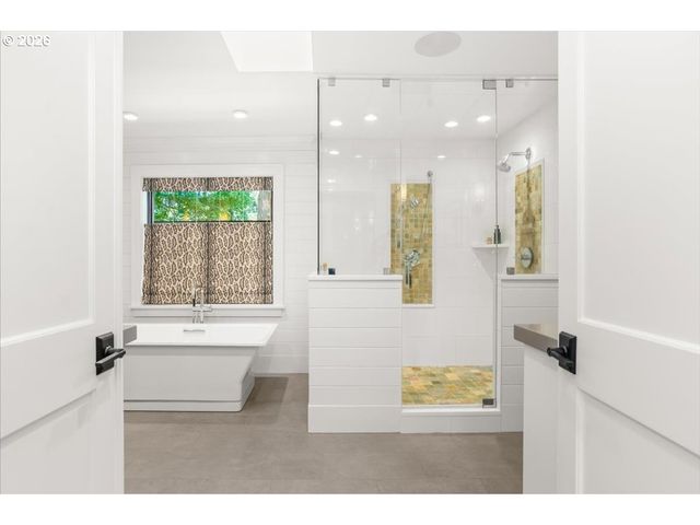 4105 UPPER Dr, Lake Oswego, OR 97035