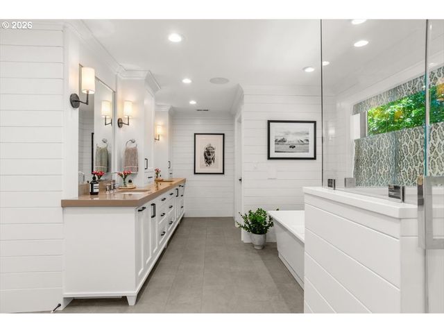 4105 UPPER Dr, Lake Oswego, OR 97035