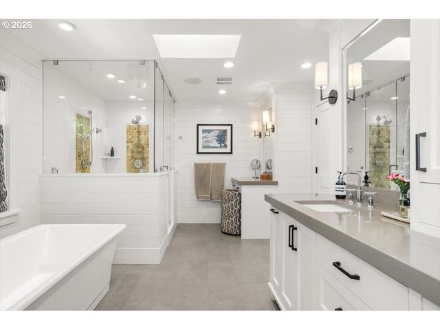 4105 UPPER Dr, Lake Oswego, OR 97035