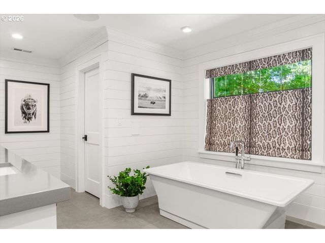 4105 UPPER Dr, Lake Oswego, OR 97035