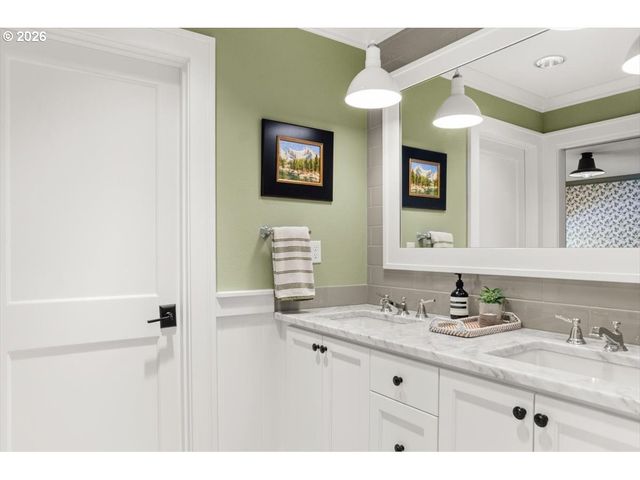 4105 UPPER Dr, Lake Oswego, OR 97035