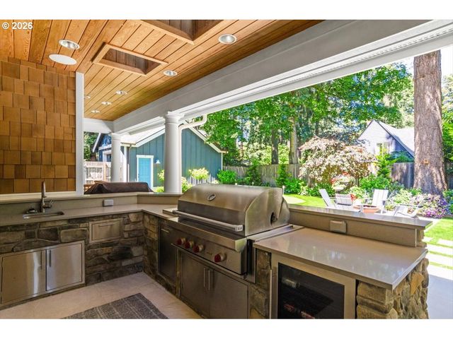 4105 UPPER Dr, Lake Oswego, OR 97035