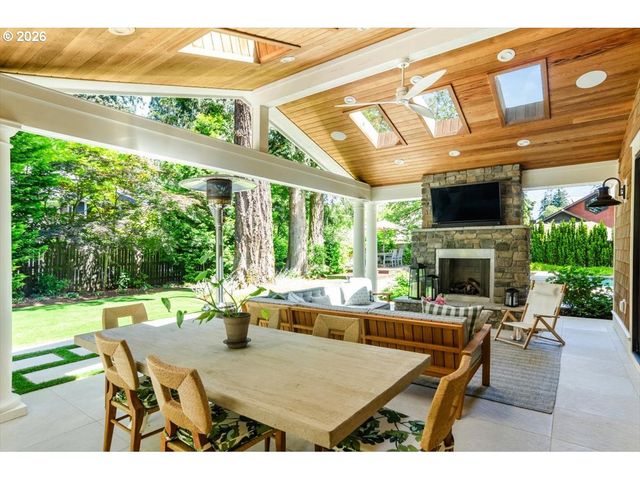 4105 UPPER Dr, Lake Oswego, OR 97035