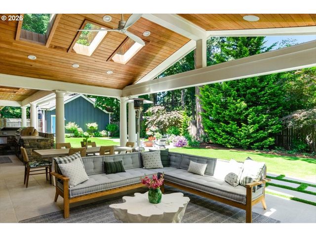 4105 UPPER Dr, Lake Oswego, OR 97035