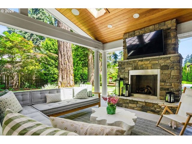 4105 UPPER Dr, Lake Oswego, OR 97035