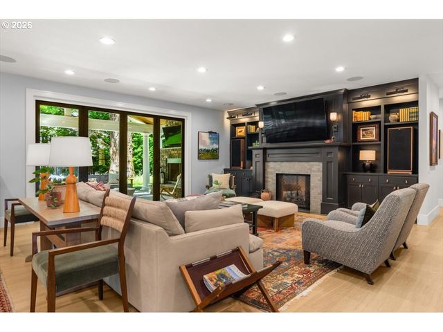 4105 UPPER Dr, Lake Oswego, OR 97035