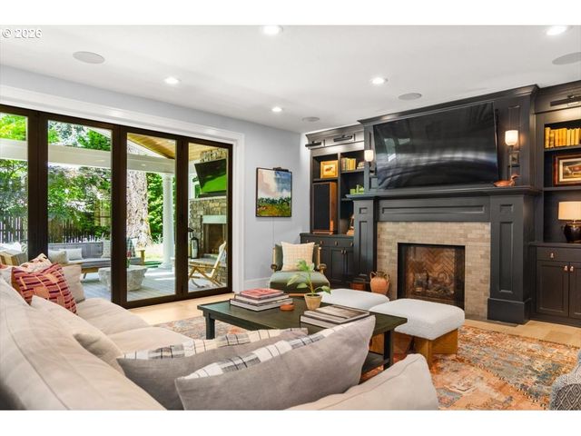 4105 UPPER Dr, Lake Oswego, OR 97035