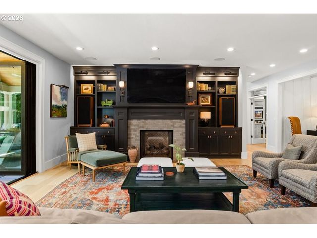 4105 UPPER Dr, Lake Oswego, OR 97035
