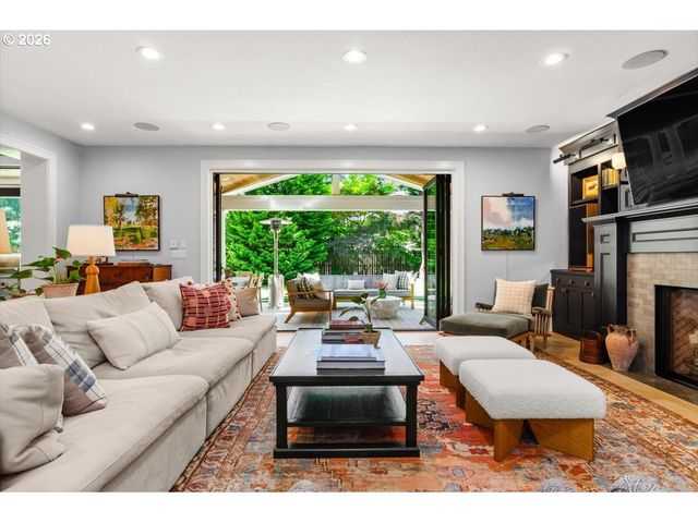 4105 UPPER Dr, Lake Oswego, OR 97035