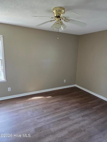 802 Eagle Road, Kinston, NC 28501