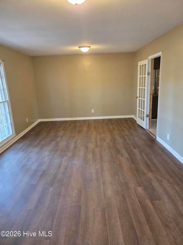 802 Eagle Road, Kinston, NC 28501