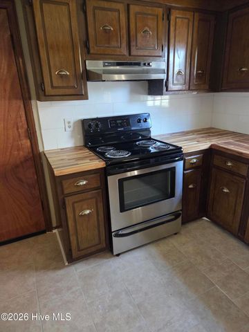 802 Eagle Road, Kinston, NC 28501