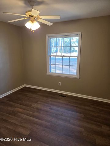 802 Eagle Road, Kinston, NC 28501