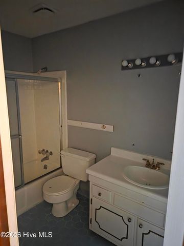 802 Eagle Road, Kinston, NC 28501