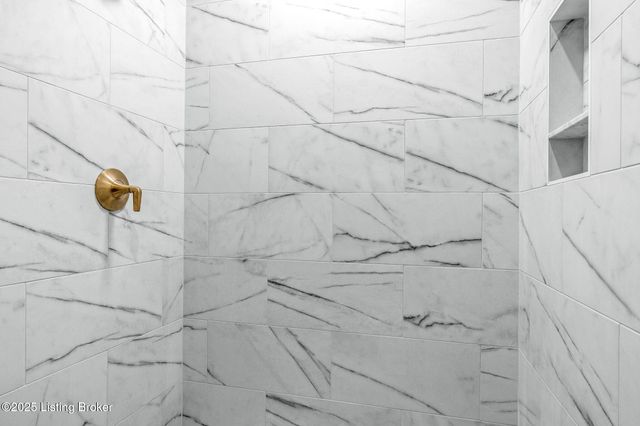 6115 Passionflower Dr, Prospect, KY 40059