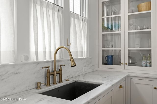 6115 Passionflower Dr, Prospect, KY 40059