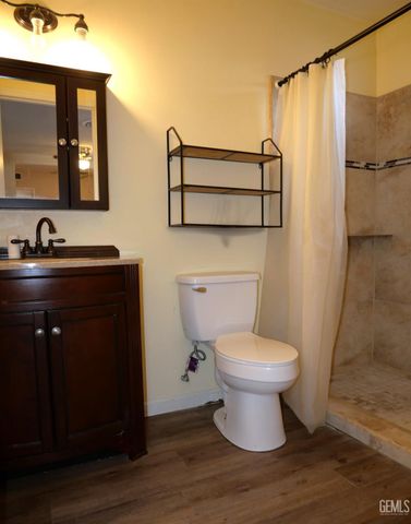 101 Oakdale Drive, Bakersfield, CA 93309