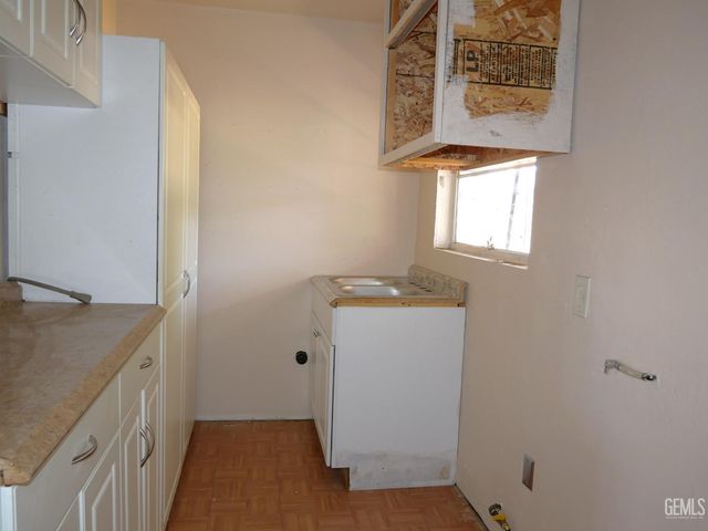 101 Oakdale Drive, Bakersfield, CA 93309