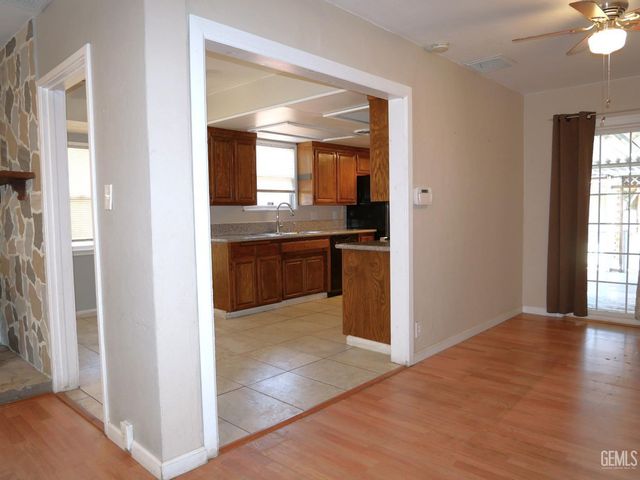 101 Oakdale Drive, Bakersfield, CA 93309