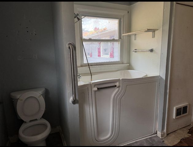 1260 Gilbert Street, Flint, MI 48532