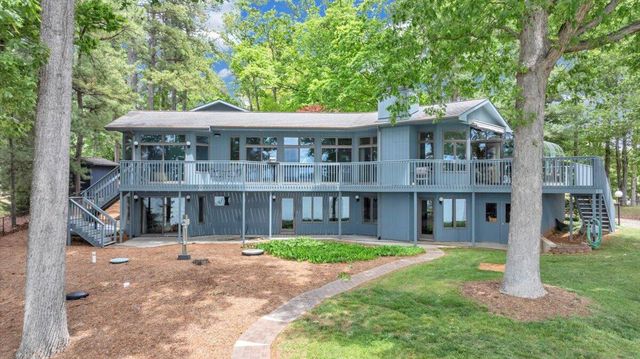230 Lee DR, Huddleston, VA 24104