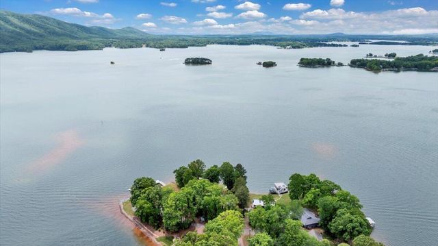 230 Lee DR, Huddleston, VA 24104