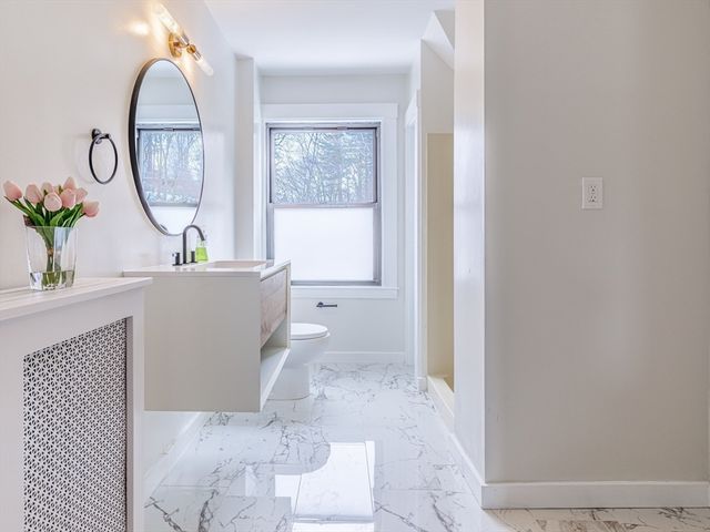 12 Eaton Ct. 12, Wellesley, MA 02481