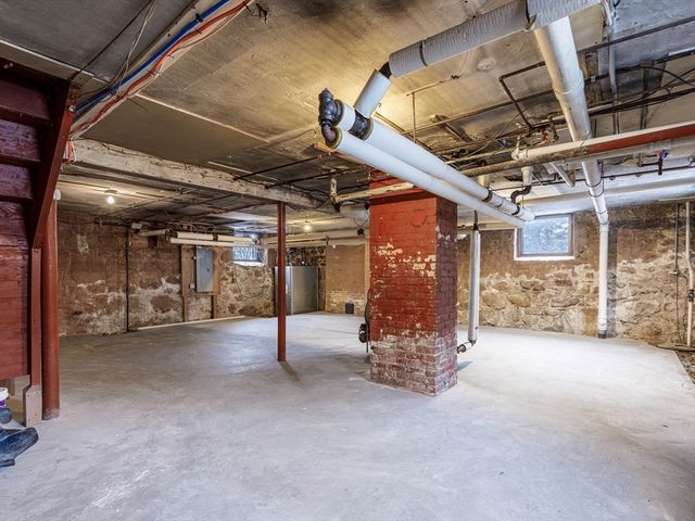 12 Eaton Ct. 12, Wellesley, MA 02481