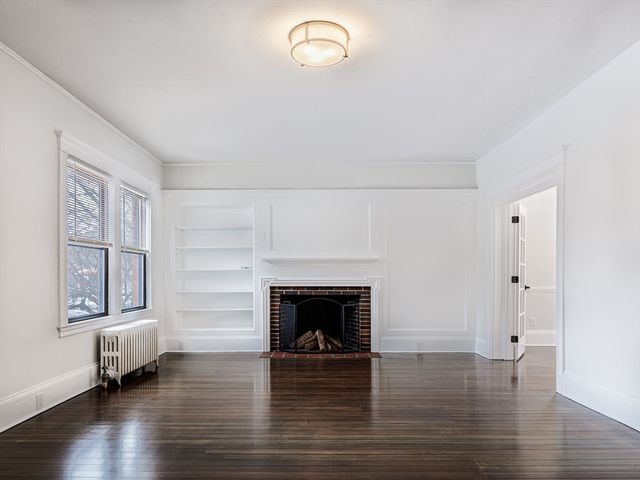 12 Eaton Ct. 12, Wellesley, MA 02481