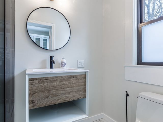 12 Eaton Ct. 12, Wellesley, MA 02481