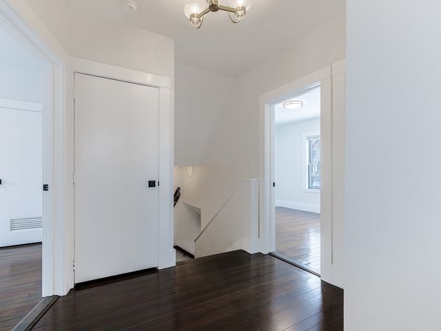 12 Eaton Ct. 12, Wellesley, MA 02481