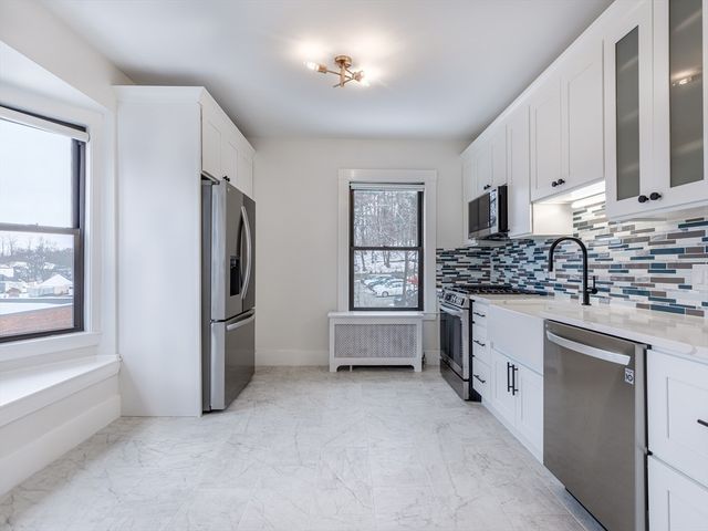 12 Eaton Ct. 12, Wellesley, MA 02481
