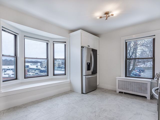 12 Eaton Ct. 12, Wellesley, MA 02481