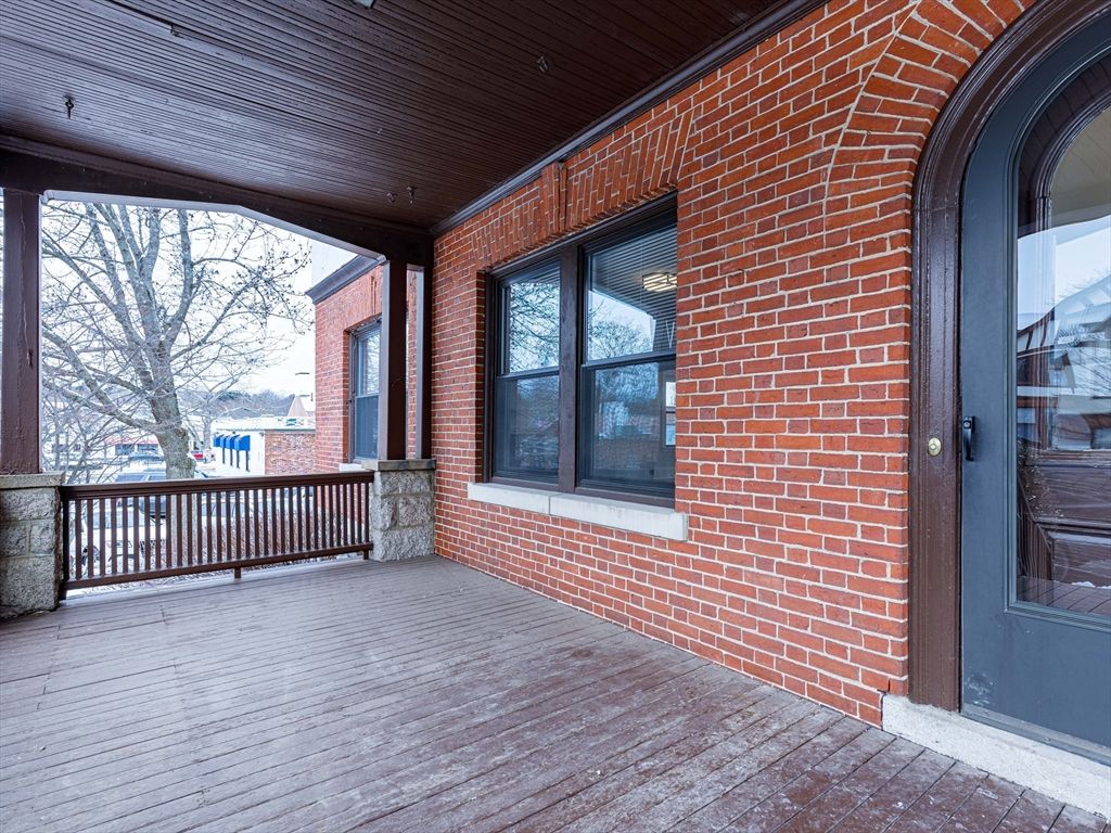 12 Eaton Ct. 12, Wellesley, MA 02481