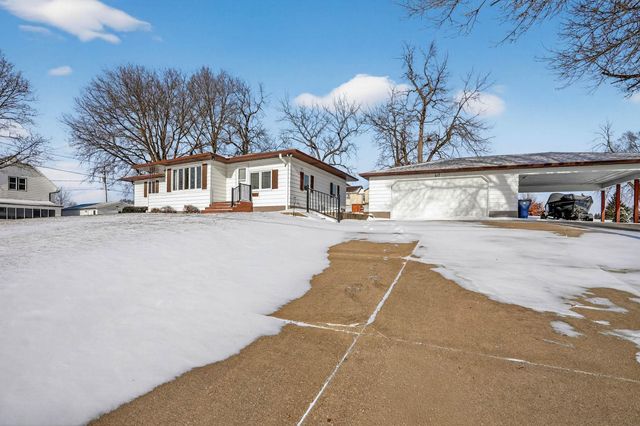 617 17th Avenue, Gilbertville, IA 50634