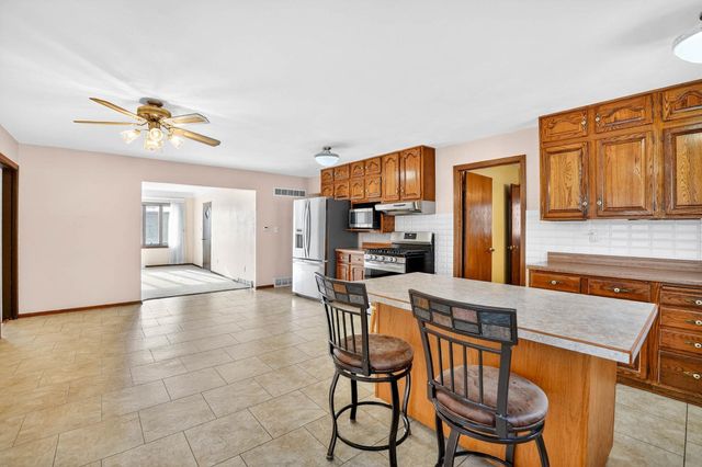 617 17th Avenue, Gilbertville, IA 50634