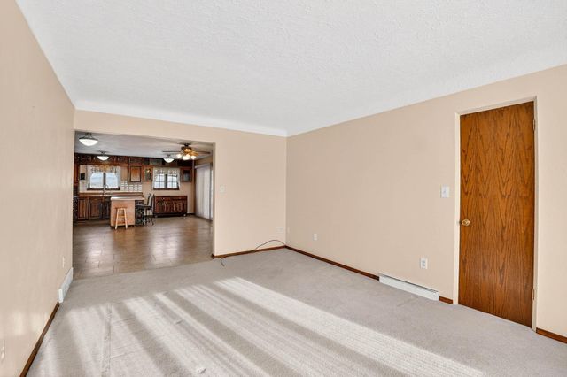 617 17th Avenue, Gilbertville, IA 50634