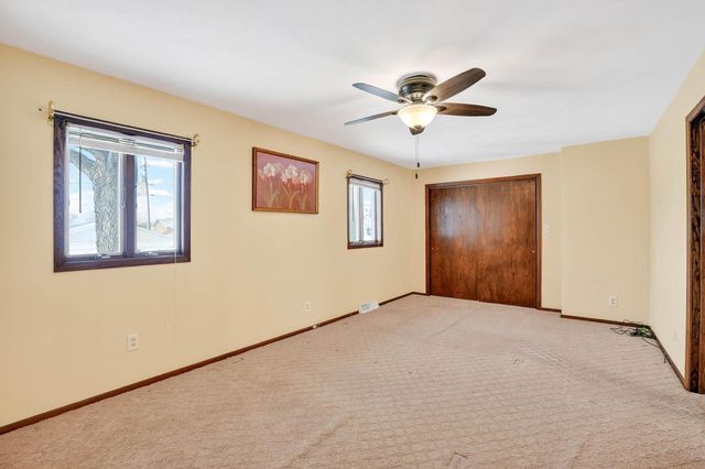 617 17th Avenue, Gilbertville, IA 50634