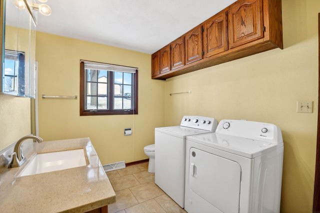 617 17th Avenue, Gilbertville, IA 50634