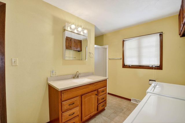 617 17th Avenue, Gilbertville, IA 50634