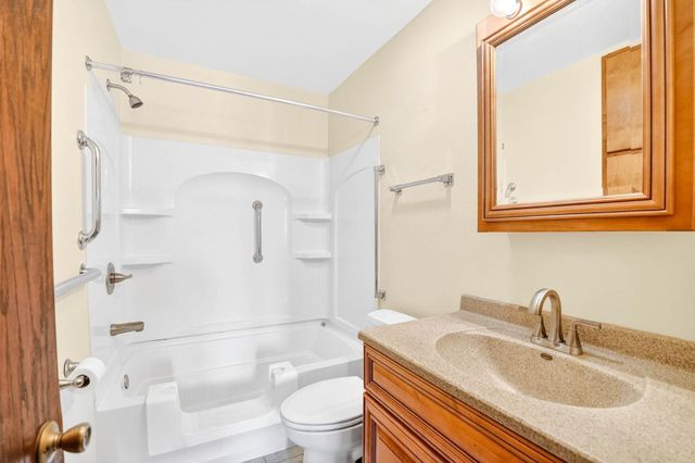 617 17th Avenue, Gilbertville, IA 50634