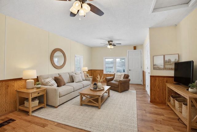 617 17th Avenue, Gilbertville, IA 50634